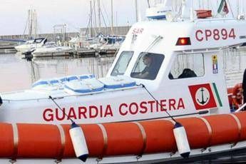 Naufragio migranti, 10 superstiti e 6 cadaveri portati a Lampedusa