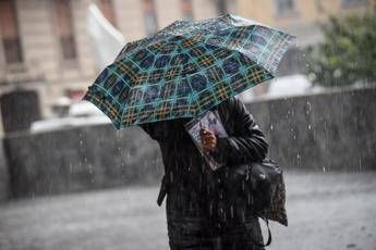 Maltempo, è allerta meteo per temporali e forte vento al Sud