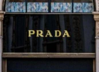 Prada, nel 2024 ricavi netti a 5,4 miliardi. Record vendite per Miu Miu